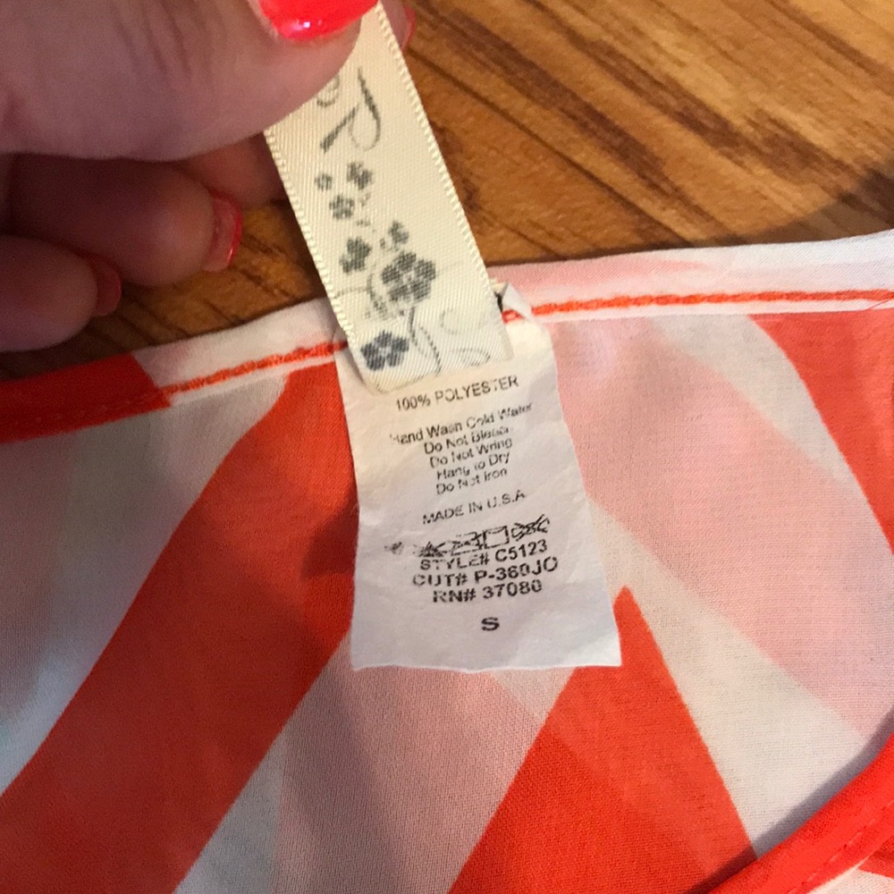 Chevron Blouse size Small 💕 - Picture 4 of 8